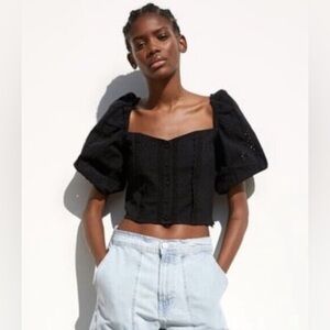 Zara black Cropped Eyelet Puff Sleeve Crop Top Womens, size medium